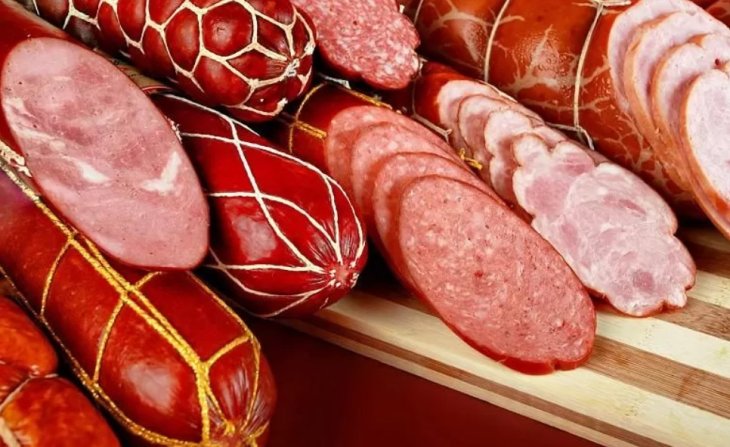 Дієтологи заборонили їсти ковбасу