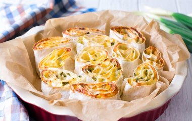 Быстрый рецепт: как приготовить пирог из лаваша с зеленью