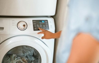 Неприємний запах у пралці: як очистити барабан та запобігти смороду в домашніх умовах