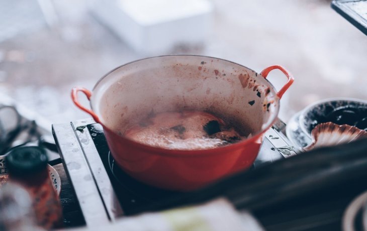 Как легко отмыть подгоревшую кастрюлю: эффективное самодельное средство