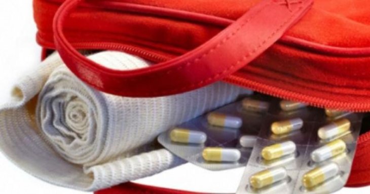 Тривожна аптечка на випадок обстрілів і блекаутів: що обов’язково класти, а від чого відмовитися