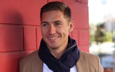 Владимир Остапчук показал, как выглядел до популярности, и ошеломил сходством с сыном