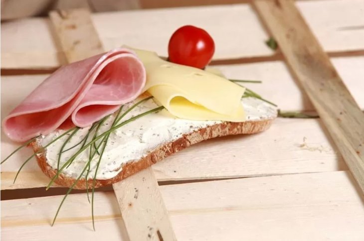 Названо найшкідливіші продукти для вечері