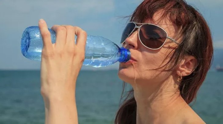 Дієтолог розповіла, скільки води потрібно пити на день
