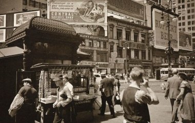 Фото 1936 року спровокувало суперечки про подорожі в часі: яку шокувальну деталь помітили на знімку