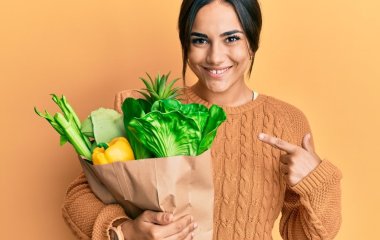Не тільки крем і сироватка: 5 найкращих продуктів для чистої та здорової шкіри