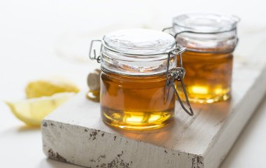 Лакомство с подвохом: медики рассказали, кому нельзя есть мед