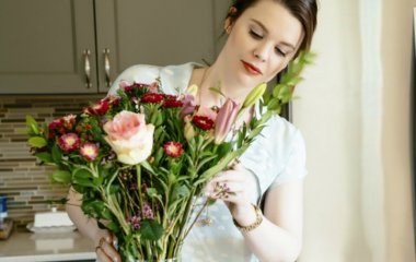 Основы флористики: какие букеты в моде и что нужно делать, чтобы цветы стояли дольше