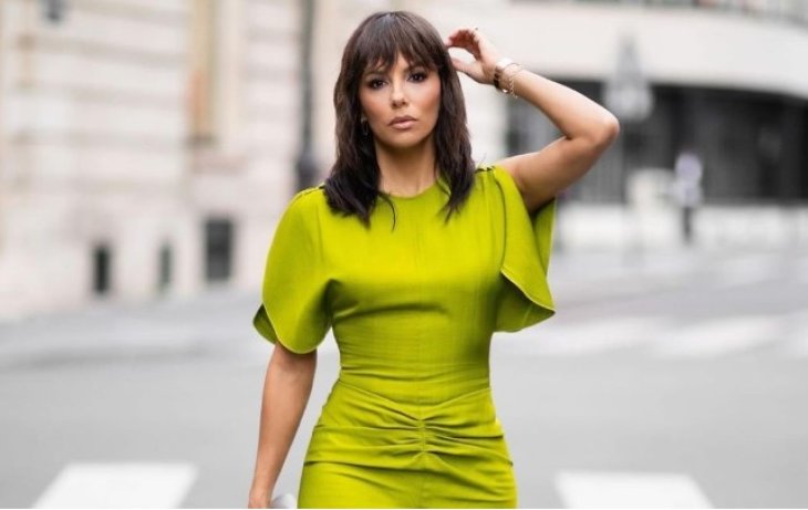 Ева Лонгория в элегантном ярком платье похвасталась новой прической