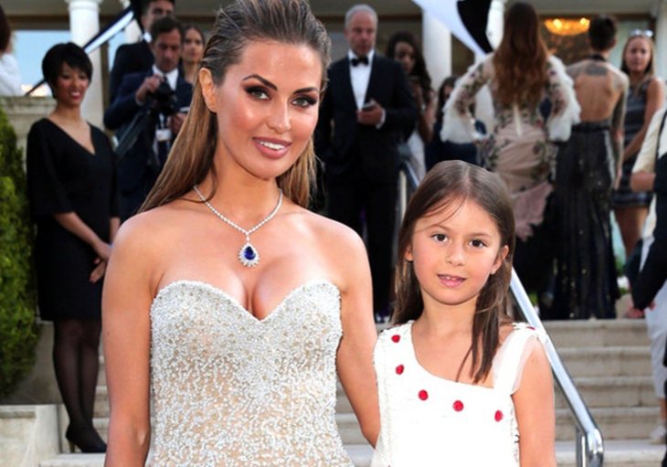 Дочь Виктории Бони получила травму ноги