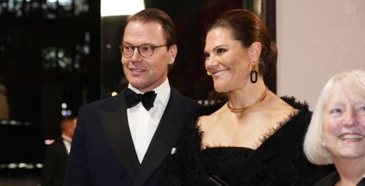 Шведская королевская семья представила рождественскую открытку в необычном формате (видео)