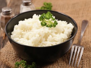 Медики попереджають: варений рис може містити отруту
