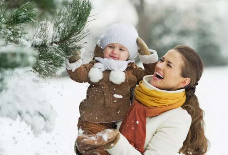 Секреты идеальных мам: чем занять ребенка во время зимней прогулки