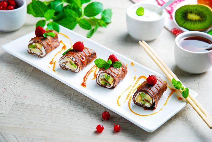 Блинные суши: рецепт простой закуски с рыбой и сыром