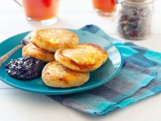 За уши не оттащишь, такие вкусные: как приготовить идеальные сырники на завтрак без яиц