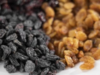 Що станеться з організмом, якщо їсти родзинки щодня