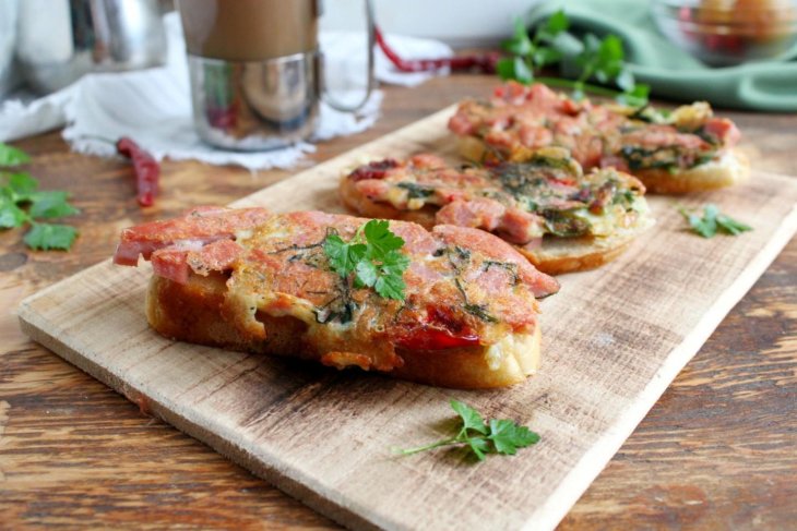 Быстрый завтрак без труда: горячие бутерброды с фаршем