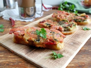 Быстрый завтрак без труда: горячие бутерброды с фаршем