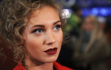Кристина Асмус показала грудь в видео-чате