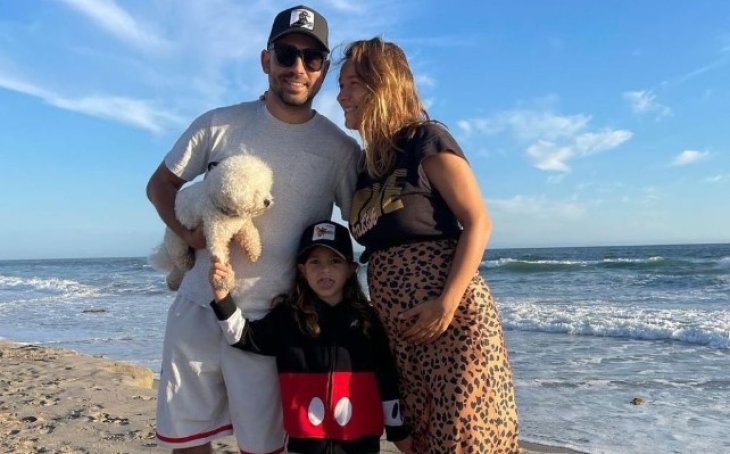 Жена Андрея Беднякова с двумя детьми впервые за время войны вернулась в Украину