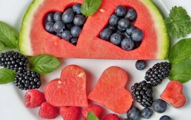 Диетологи назвали продукты, которые снижают тягу к сладкому и соленому