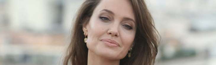 Анджелина Джоли после развода с Брэдом Питтом встречается с двумя мужчинами одновременно