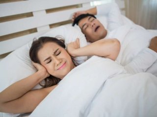 Як позбутися хропіння та почати жити: лікар назвала способи