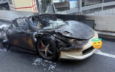 Продюсер купив омріяну Ferrari, заощаджуючи гроші 10 років: машина згоріла через годину — фото