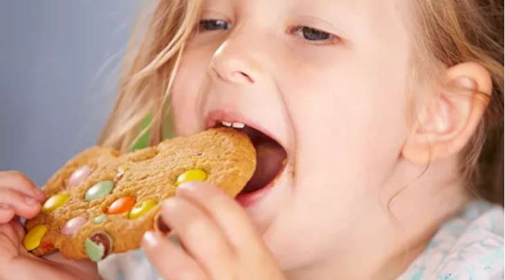 Эксперт рассказал о вреде неправильного питания для детей