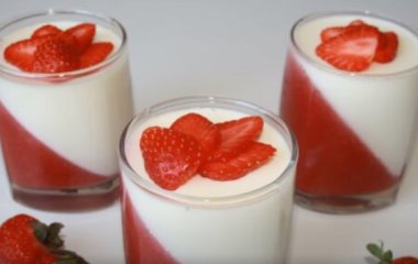 Вечная классика: как приготовить нежную ягодную панакоту дома