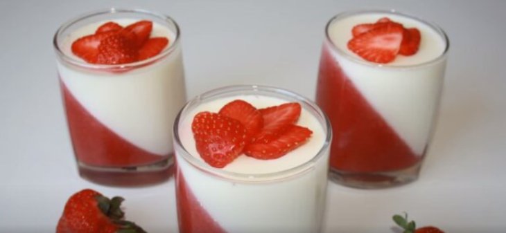 Вечная классика: как приготовить нежную ягодную панакоту дома