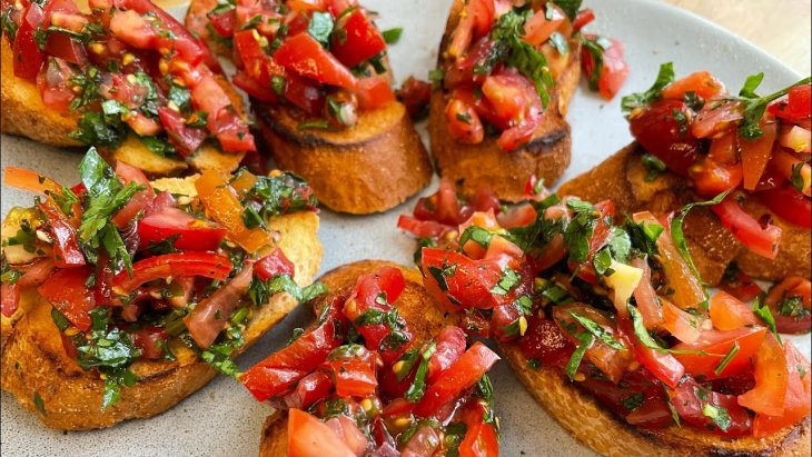 Закуска разлетится в считанные минуты: роскошные итальянские помидоры за 10 минут