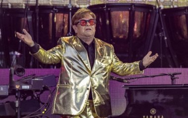 76-летнего Элтона Джона срочно госпитализировали в больницу — СМИ 