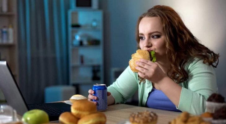 Лікар розповіла про вплив переїдання на імунітет