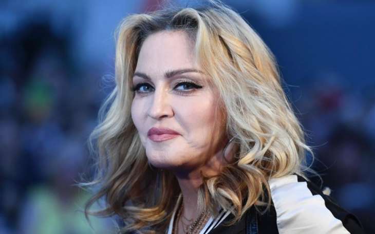 Мадонну подозревают в пластической операции на ягодицах