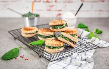 Сэндвич с рикоттой и шпинатом