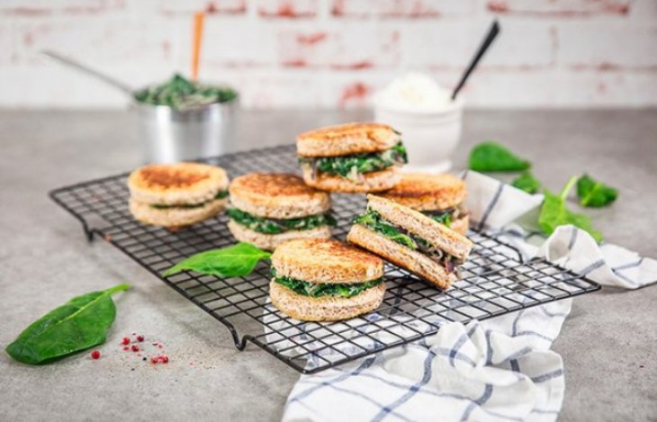 Сэндвич с рикоттой и шпинатом