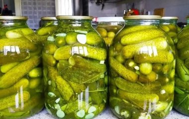 Що зробити з огірками перед консервацією, щоб банки точно не вибухнули: простий лайфхак