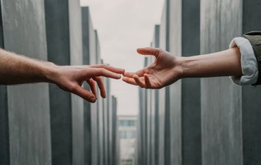 Большинство романов начиналось с дружбы