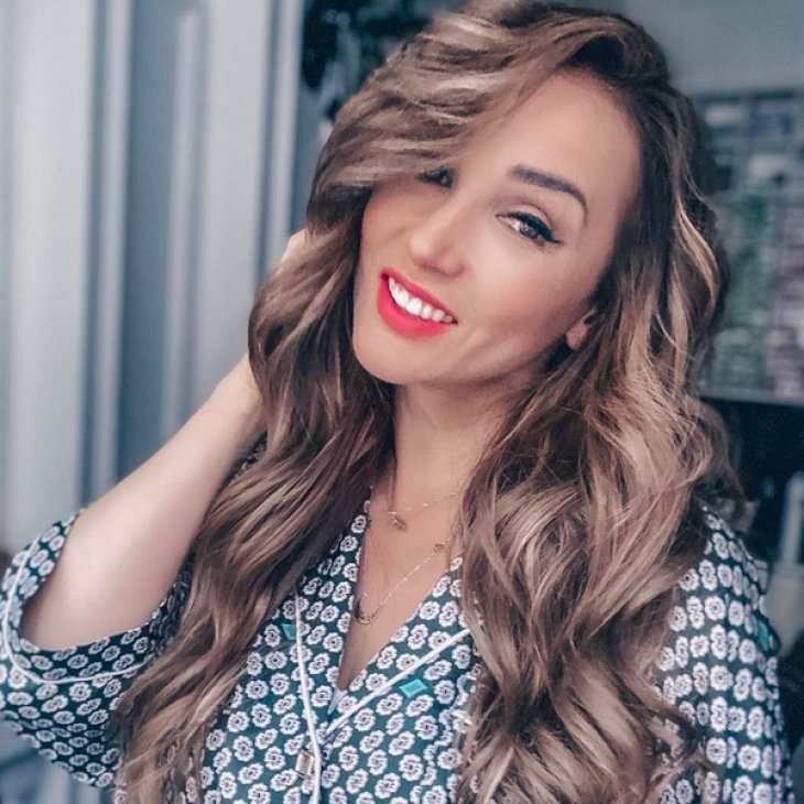 Анфиса Чехова растрогала сеть архивными фото с отцом