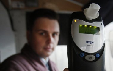 Вченому, який розробив драгер, заборонили керувати авто: він провалив алкотест