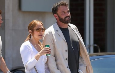 Бен Аффлек и Джей Ло с дочерью были замечены на велосипедной прогулке 