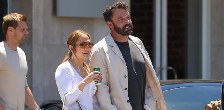 Бен Аффлек и Джей Ло с дочерью были замечены на велосипедной прогулке 