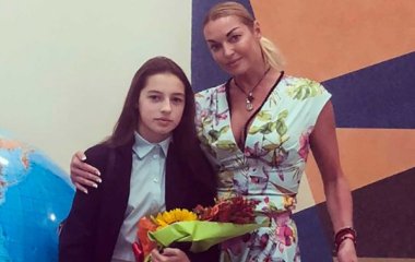 Дочь Анастасии Волочковой вышла в свет с возлюбленной отца