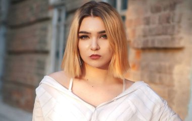 Двадцять стрижок для тонкого волосся, які візуально додають об’єму: модні варіанти боба