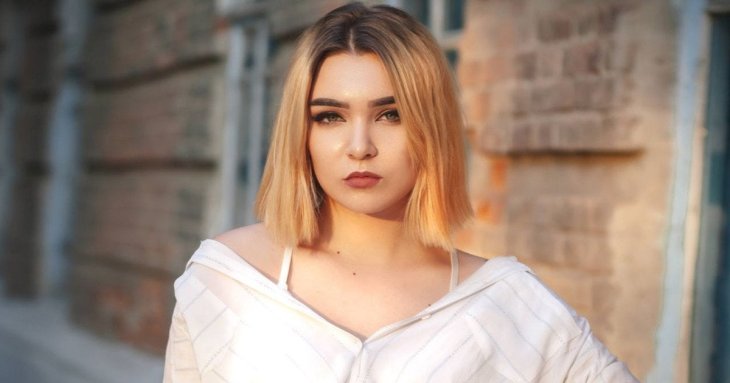 Двадцять стрижок для тонкого волосся, які візуально додають об’єму: модні варіанти боба