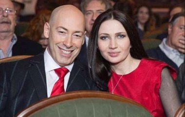 Жена Гордона откровенно рассказала о ревности и брачном контракте: новое интервью Алеси Бацман уже вовсю обсуждают в Сети