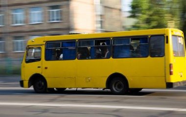 Сеть восхитил водитель киевской маршрутки, бесплатно угощающий пассажиров конфетами. Фото