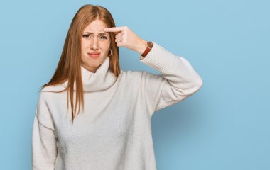 Косметолог пояснила, чому прищі люблять холодну пору року