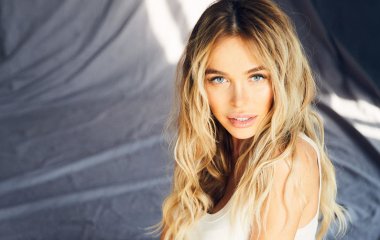 Анна Хилькевич поделилась снимком дальнего перелёта с дочерью
